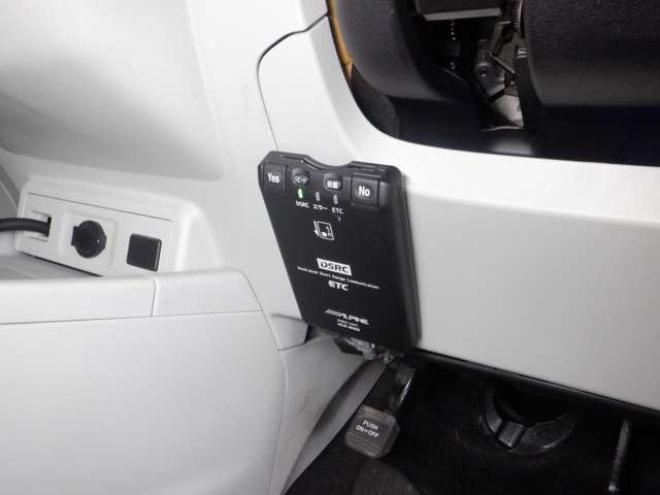 プリウスα1.8 G ツーリングセレクション スカイライトパッケージ　本州仕入・ナビ・TV・B/T・フロントカメラ・バックカメラ・LEDヘッドライト・スカイライトルーフ・スマートキー・プッシュスタート・クルコン・ETC・フォグランプ・ 2WD 1800