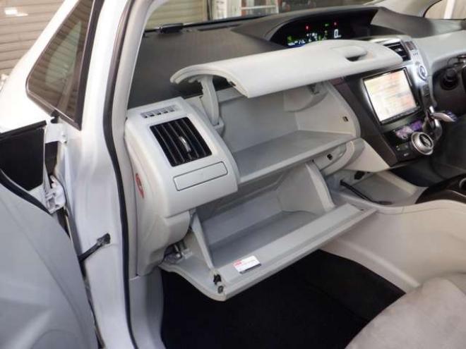 プリウスα1.8 G ツーリングセレクション スカイライトパッケージ　本州仕入・ナビ・TV・B/T・フロントカメラ・バックカメラ・LEDヘッドライト・スカイライトルーフ・スマートキー・プッシュスタート・クルコン・ETC・フォグランプ・ 2WD 1800