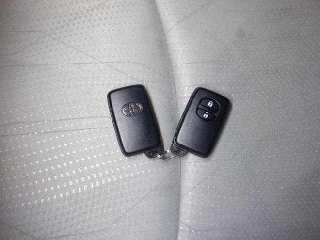 プリウスα1.8 G ツーリングセレクション スカイライトパッケージ　本州仕入・ナビ・TV・B/T・フロントカメラ・バックカメラ・LEDヘッドライト・スカイライトルーフ・スマートキー・プッシュスタート・クルコン・ETC・フォグランプ・ 2WD 1800