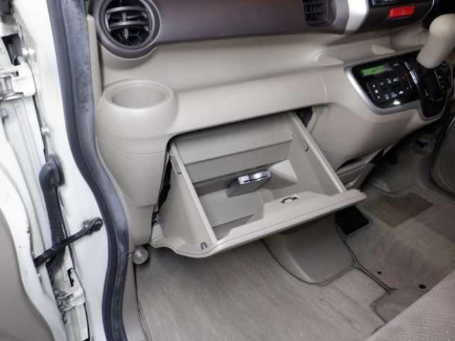 N-BOXG Lパッケージ 4WD　本州仕入・ナビ・TV・Bカメラ・両側電動 660