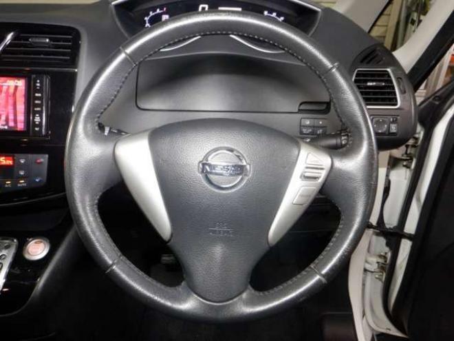 セレナ2.0 ハイウェイスター 4WD　本州仕入・ナビ・TV・Bカメラ・パワスラ・車検新規2年・リア修復済・後期型・エマブレ・リアモニター・ETC・クルコン・アイドリングストップ 2000