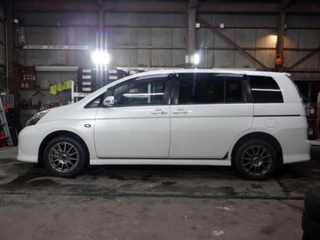 アイシス1.8 プラタナ 4WD　ナビ・TV・B/T・Bカメラ・パワスラ・寒冷地仕様・クリアランスソナー・ETC・リアヒーター・スマートキー・プッシュスタート・社外エンスタ・フォグランプ・オートエアコン 1800