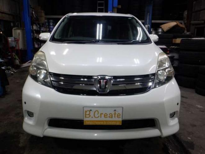 アイシス1.8 プラタナ 4WD　ナビ・TV・B/T・Bカメラ・パワスラ・寒冷地仕様・クリアランスソナー・ETC・リアヒーター・スマートキー・プッシュスタート・社外エンスタ・フォグランプ・オートエアコン 1800