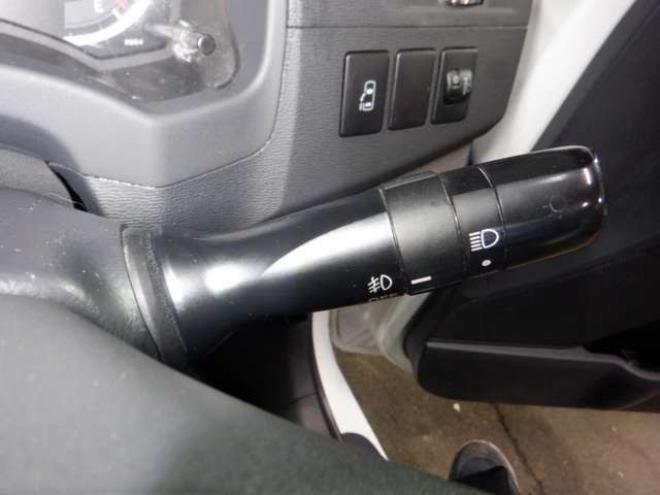 アイシス1.8 プラタナ 4WD　ナビ・TV・B/T・Bカメラ・パワスラ・寒冷地仕様・クリアランスソナー・ETC・リアヒーター・スマートキー・プッシュスタート・社外エンスタ・フォグランプ・オートエアコン 1800