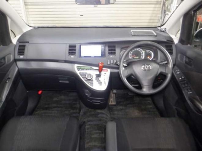 アイシス1.8 プラタナ 4WD　ナビ・TV・B/T・Bカメラ・パワスラ・寒冷地仕様・クリアランスソナー・ETC・リアヒーター・スマートキー・プッシュスタート・社外エンスタ・フォグランプ・オートエアコン 1800