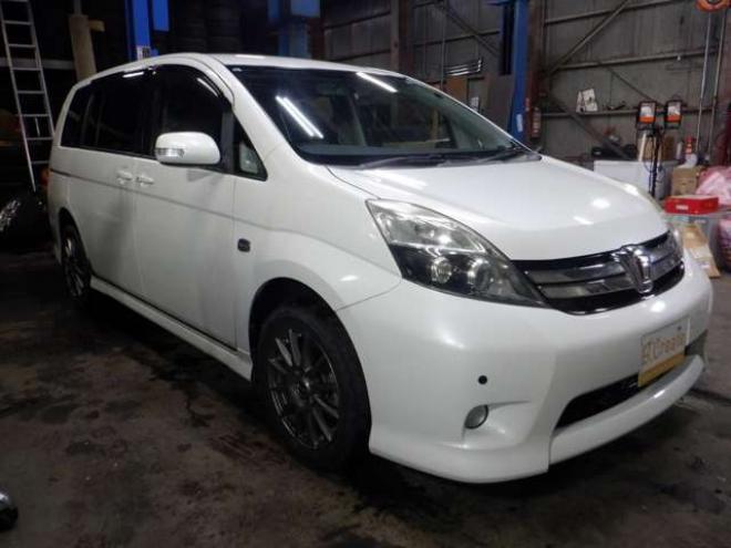 アイシス1.8 プラタナ 4WD　ナビ・TV・B/T・Bカメラ・パワスラ・寒冷地仕様・クリアランスソナー・ETC・リアヒーター・スマートキー・プッシュスタート・社外エンスタ・フォグランプ・オートエアコン 1800