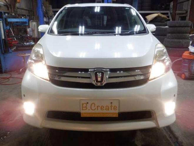 アイシス1.8 プラタナ 4WD　ナビ・TV・B/T・Bカメラ・パワスラ・寒冷地仕様・クリアランスソナー・ETC・リアヒーター・スマートキー・プッシュスタート・社外エンスタ・フォグランプ・オートエアコン 1800