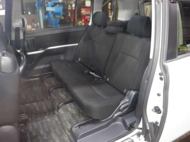 アイシス1.8 プラタナ 4WD　ナビ・TV・B/T・Bカメラ・パワスラ・寒冷地仕様・クリアランスソナー・ETC・リアヒーター・スマートキー・プッシュスタート・社外エンスタ・フォグランプ・オートエアコン 1800