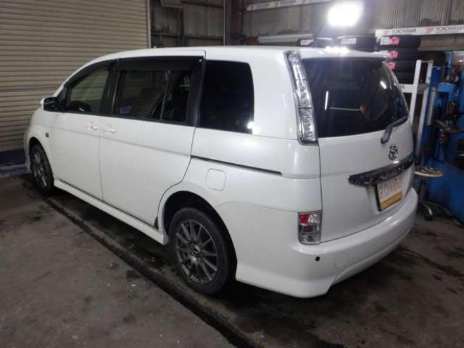 アイシス1.8 プラタナ 4WD　ナビ・TV・B/T・Bカメラ・パワスラ・寒冷地仕様・クリアランスソナー・ETC・リアヒーター・スマートキー・プッシュスタート・社外エンスタ・フォグランプ・オートエアコン 1800