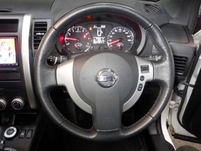 エクストレイル2.0 20Xtt 4WD　ナビ・TV・B/T・Bカメラ・後期型・カプロンシート・キセノン・全席シートヒーター・クルコン・インテリキー・純正AW・フォグランプ・ルーフレール・ETC 2000