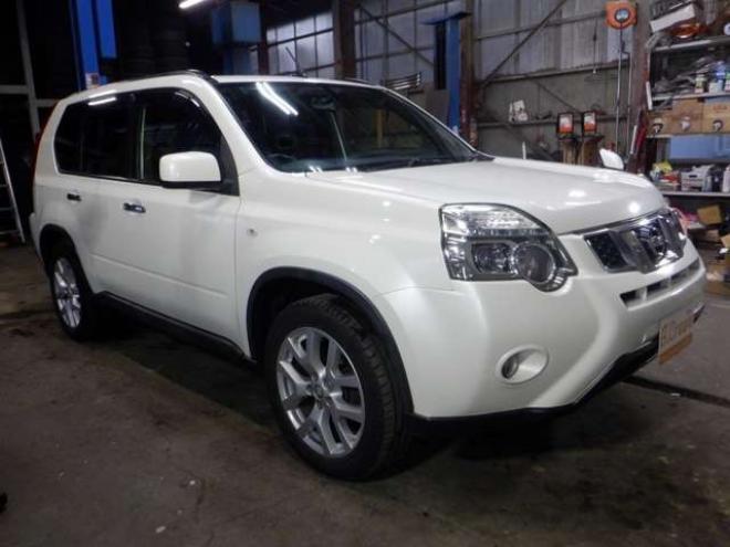 エクストレイル2.0 20Xtt 4WD　ナビ・TV・B/T・Bカメラ・後期型・カプロンシート・キセノン・全席シートヒーター・クルコン・インテリキー・純正AW・フォグランプ・ルーフレール・ETC 2000