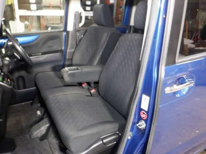 N-BOXG ターボLパッケージ 2トーンカラースタイル 4WD　ナビ・TV・Bカメラ・両側パワスラ・ETC 660