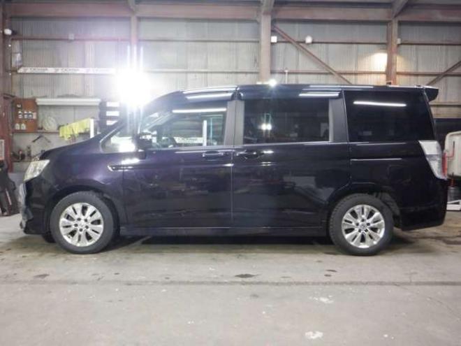 ステップワゴン2.0 スパーダ Z 4WD　ナビ・TV・Bカメラ・B/T・両側電動・スマートキー・ETC・HID・フルフラットシート・VSA・ミラーヒーター・ワイパーデアイサー・リアヒーター・オートライト 2000