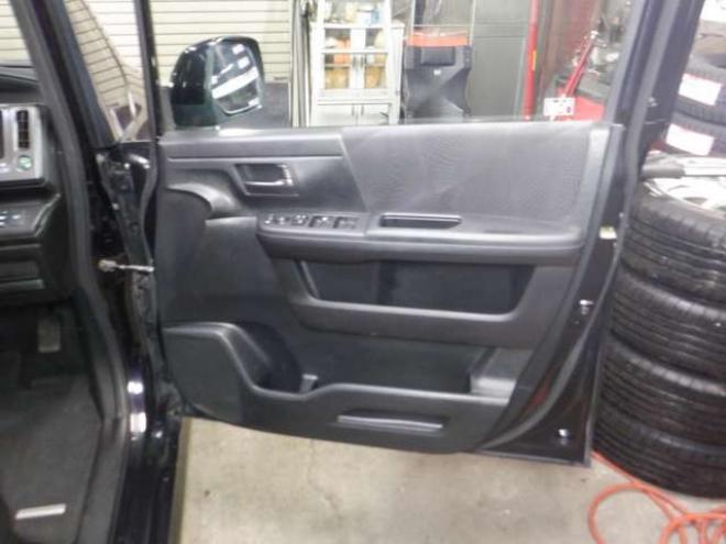 ステップワゴン2.0 スパーダ Z 4WD　ナビ・TV・Bカメラ・B/T・両側電動・スマートキー・ETC・HID・フルフラットシート・VSA・ミラーヒーター・ワイパーデアイサー・リアヒーター・オートライト 2000