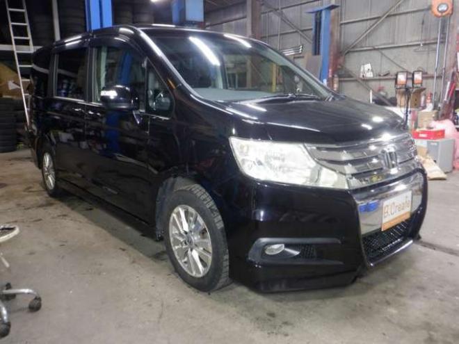 ステップワゴン2.0 スパーダ Z 4WD　ナビ・TV・Bカメラ・B/T・両側電動・スマートキー・ETC・HID・フルフラットシート・VSA・ミラーヒーター・ワイパーデアイサー・リアヒーター・オートライト 2000