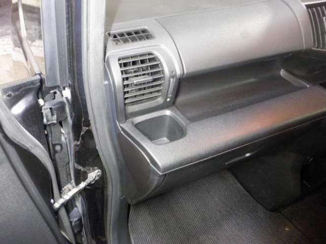 ステップワゴン2.0 スパーダ Z 4WD　ナビ・TV・Bカメラ・B/T・両側電動・スマートキー・ETC・HID・フルフラットシート・VSA・ミラーヒーター・ワイパーデアイサー・リアヒーター・オートライト 2000