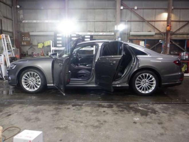 アウディA8 55 TFSI クワトロ 4WD　本州仕入・ナビ・TV・B/T・サンルーフ・黒革・360°カメラ・LEDヘッドライト・後席リモート・BANG&OLUSENサウンド・電動トランク・全席電動シート・全席パワークロージングドア・ヘッドアップディスプレイ 3000