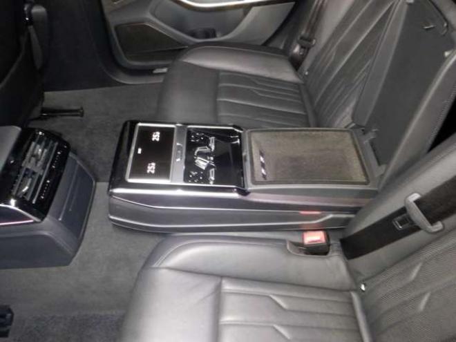 アウディA8 55 TFSI クワトロ 4WD　本州仕入・ナビ・TV・B/T・サンルーフ・黒革・360°カメラ・LEDヘッドライト・後席リモート・BANG&OLUSENサウンド・電動トランク・全席電動シート・全席パワークロージングドア・ヘッドアップディスプレイ 3000