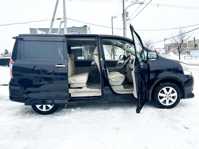 ノア2.0S Gエディション 4WD　ローンが不安な方＜優遇ローン＞両側パワースライドドア　純正ナビ　ワンセグ　バックカメラ 4WD