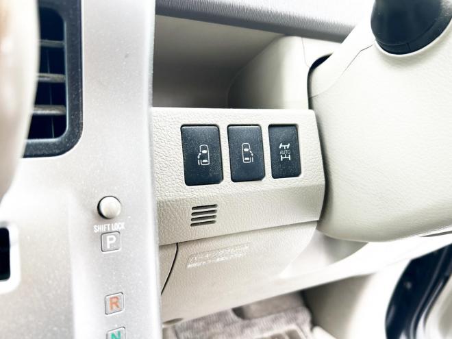 ノア2.0S Gエディション 4WD　ローンが不安な方＜優遇ローン＞両側パワースライドドア　純正ナビ　ワンセグ　バックカメラ 4WD