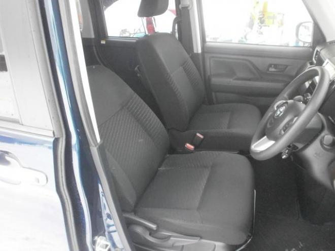 ルーミーG　４WD　ナビ　TV 1000 5Dr