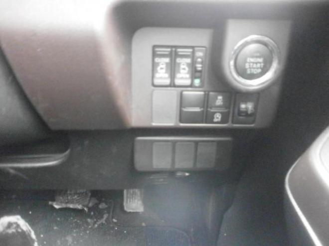 ルーミーG　４WD　ナビ　TV 1000 5Dr