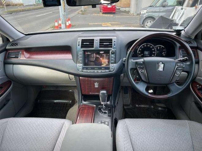 クラウンロイヤル 2.5 ロイヤルサルーン i-Four 4WD　ドライブレコーダー　クリアランスソナー　オートクルーズコントロール　バックカメラ　ナビ　TV　アルミホイール　オートライト　HID　スマートキー　盗難防止システム DVD再生 2500