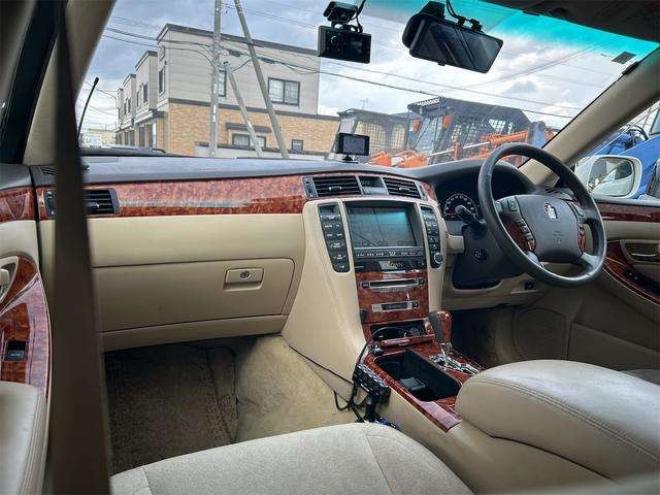 クラウンロイヤル 3.0 ロイヤルサルーン i-Four 4WD　ドライブレコーダー　オートクルーズコントロール　バックカメラ　ナビ　エアロ　HID　スマートキー　電動格納ミラー　盗難防止システム　衝突安全ボディ 3000