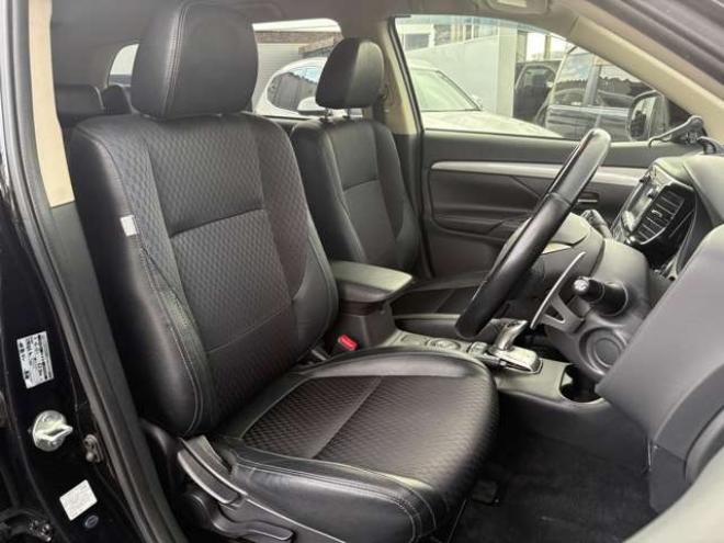 アウトランダーPHEV2.0 G ナビパッケージ 4WD　 2000