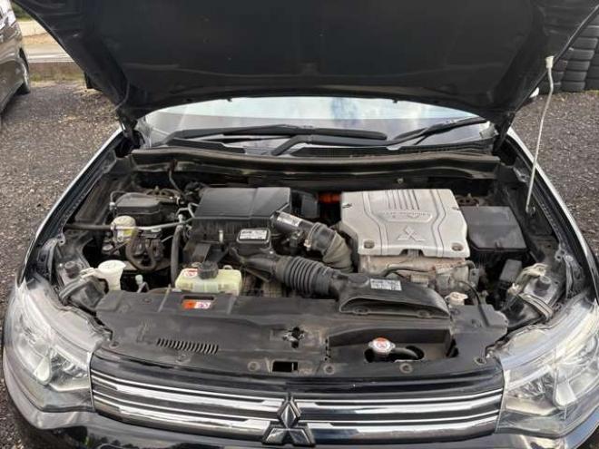 アウトランダーPHEV2.0 G ナビパッケージ 4WD　 2000