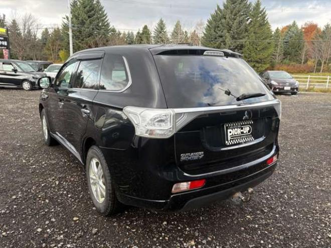 アウトランダーPHEV2.0 G ナビパッケージ 4WD　 2000