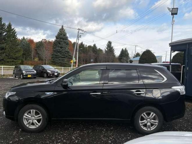 アウトランダーPHEV2.0 G ナビパッケージ 4WD　 2000