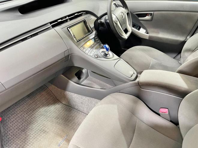 プリウス1.8S 5年保証 スマキー ナビ Bカメ 前後ドラレコ ETC 寒冷地仕様 禁煙 車検整備2年付