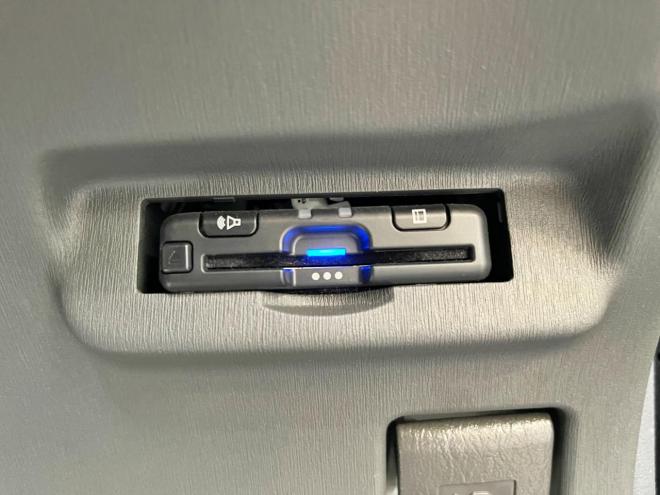 プリウス1.8S 5年保証 スマキー ナビ Bカメ 前後ドラレコ ETC 寒冷地仕様 禁煙 車検整備2年付