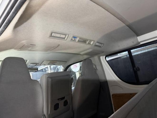 ハイエースバン5型フェイスDX ディーゼルターボ 本終車寒冷地仕様済 9人乗 ナビTVバックカメラ リアヒータークーラー 禁煙車 車検満タン 即乗OK!  4WD 3000 4Dr