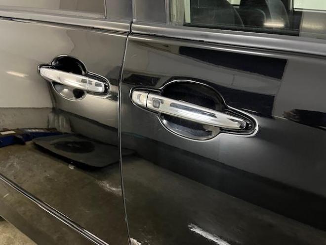 ヴォクシー本州仕入　禁煙車　両側パワースライドドア　純正１６インチＡＷ　社外１５ＡＷ＋スタッドレスタイヤ付　純正ナビ　フルセグ地デジ　ＤＶＤ再生　Ｂｌｕｅｔｏｏｔｈオーディオ　バックカメラ　エンジンスターター 4WD 2000 5Dr