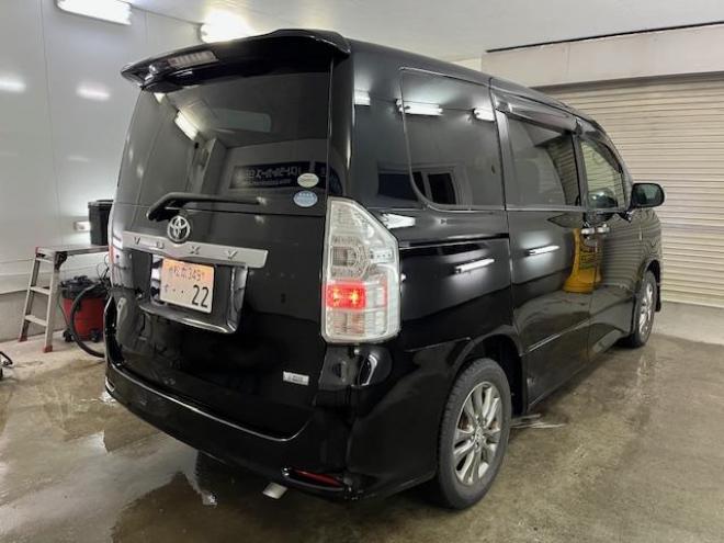 ヴォクシー本州仕入　禁煙車　両側パワースライドドア　純正１６インチＡＷ　社外１５ＡＷ＋スタッドレスタイヤ付　純正ナビ　フルセグ地デジ　ＤＶＤ再生　Ｂｌｕｅｔｏｏｔｈオーディオ　バックカメラ　エンジンスターター 4WD 2000 5Dr