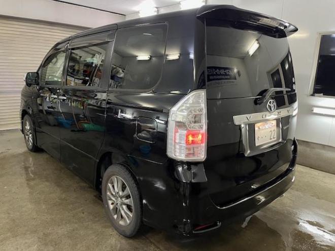 ヴォクシー本州仕入　禁煙車　両側パワースライドドア　純正１６インチＡＷ　社外１５ＡＷ＋スタッドレスタイヤ付　純正ナビ　フルセグ地デジ　ＤＶＤ再生　Ｂｌｕｅｔｏｏｔｈオーディオ　バックカメラ　エンジンスターター 4WD 2000 5Dr