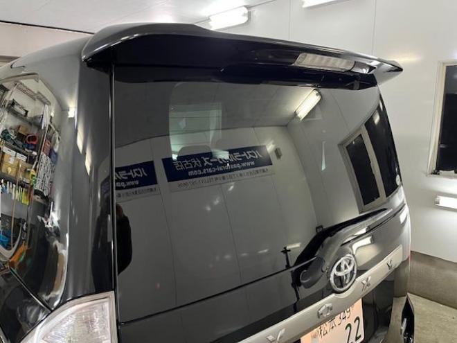 ヴォクシー本州仕入　禁煙車　両側パワースライドドア　純正１６インチＡＷ　社外１５ＡＷ＋スタッドレスタイヤ付　純正ナビ　フルセグ地デジ　ＤＶＤ再生　Ｂｌｕｅｔｏｏｔｈオーディオ　バックカメラ　エンジンスターター 4WD 2000 5Dr