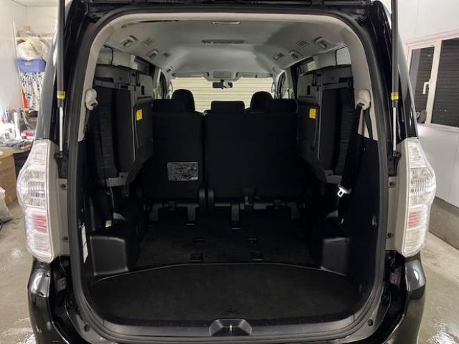 ヴォクシー本州仕入　禁煙車　両側パワースライドドア　純正１６インチＡＷ　社外１５ＡＷ＋スタッドレスタイヤ付　純正ナビ　フルセグ地デジ　ＤＶＤ再生　Ｂｌｕｅｔｏｏｔｈオーディオ　バックカメラ　エンジンスターター 4WD 2000 5Dr