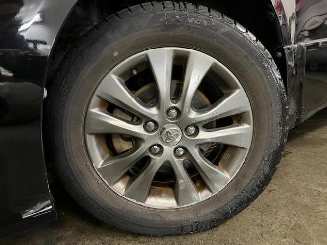 ヴォクシー本州仕入　禁煙車　両側パワースライドドア　純正１６インチＡＷ　社外１５ＡＷ＋スタッドレスタイヤ付　純正ナビ　フルセグ地デジ　ＤＶＤ再生　Ｂｌｕｅｔｏｏｔｈオーディオ　バックカメラ　エンジンスターター 4WD 2000 5Dr