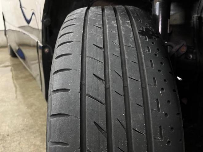 ヴォクシー本州仕入　禁煙車　両側パワースライドドア　純正１６インチＡＷ　社外１５ＡＷ＋スタッドレスタイヤ付　純正ナビ　フルセグ地デジ　ＤＶＤ再生　Ｂｌｕｅｔｏｏｔｈオーディオ　バックカメラ　エンジンスターター 4WD 2000 5Dr