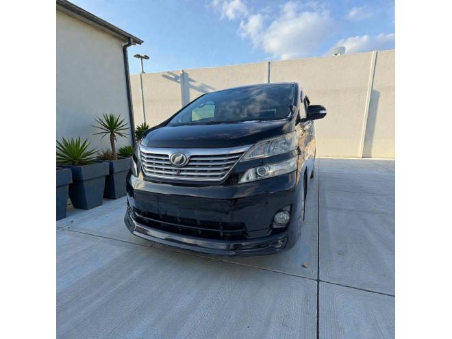 ヴェルファイアロイヤルラウンジ希少最上級グレード車 本州車寒冷地仕様済 ナビTVバックカメラ ツインムーンルーフ 本革シート 4人乗 フリップダウンモニター 32インチリアモニター リアマッサージ機シート ワンオーナー 美車 車検新規2年付 即乗りOK！ 4WD 3500 5Dr