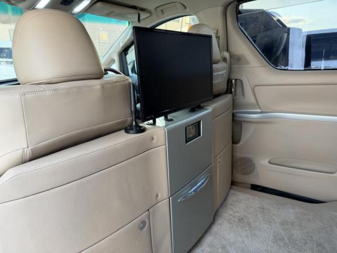 ヴェルファイアロイヤルラウンジ希少最上級グレード車 本州車寒冷地仕様済 ナビTVバックカメラ ツインムーンルーフ 本革シート 4人乗 フリップダウンモニター 32インチリアモニター リアマッサージ機シート ワンオーナー 美車 車検新規2年付 即乗りOK！ 4WD 3500 5Dr