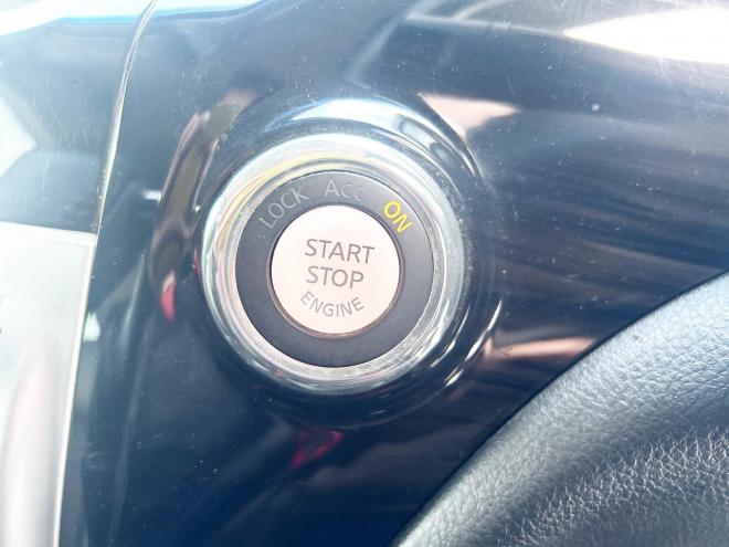 エルグランド2.5 250ハイウェイスター 4WD　 ローンが不安な方＜優遇ローン＞本州仕入　寒冷地仕様　パワースライドドア　純正ナビ 4WD