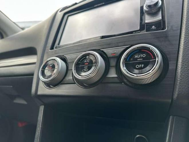インプレッサXVハイブリッド 2.0i 4WD　ナビ　ワンセグ　アルミホイール　クルーズコントロール　ABS　横滑り防止装置　盗難防止装置　パワステ　パワーウィンドウ　スマートキー　キーレスエントリー　MTモード付　アイドリングストップ　ETC 2000