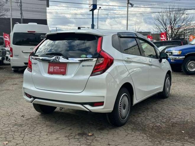 フィット1.5 ハイブリッド F 4WD　純正ナビ　バックカメラ　ETC　パワステ　パワーウィンドウ　ABS　キーレスエントリー 1500