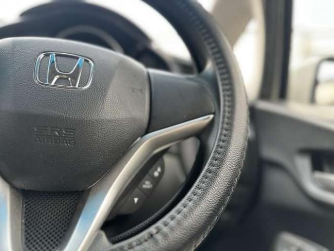 フィット1.5 ハイブリッド F 4WD　純正ナビ　バックカメラ　ETC　パワステ　パワーウィンドウ　ABS　キーレスエントリー 1500