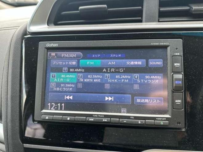 フィット1.5 ハイブリッド F 4WD　純正ナビ　バックカメラ　ETC　パワステ　パワーウィンドウ　ABS　キーレスエントリー 1500