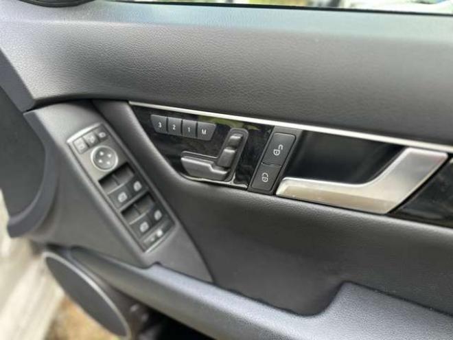 ベンツCクラス C180 アバンギャルド　クルーズコントロール　ABS　ナビTV　バックカメラ　ETC　革シート　キーレス　パワステ　パワーウィンドウ　電動シート　横滑り防止装置　盗難防止装置 正規輸入車 2WD 1800
